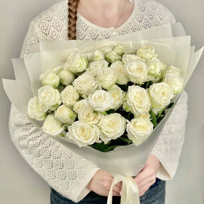 Букет из 11 кустовых пионовидных роз