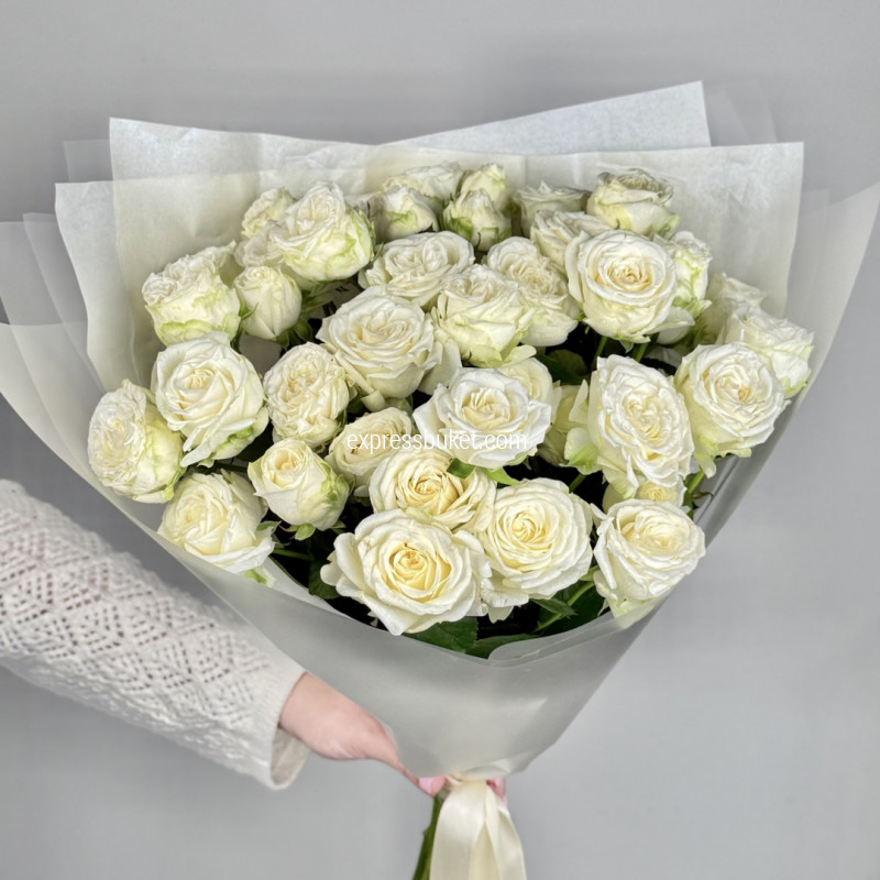 Букет из 11 кустовых пионовидных роз